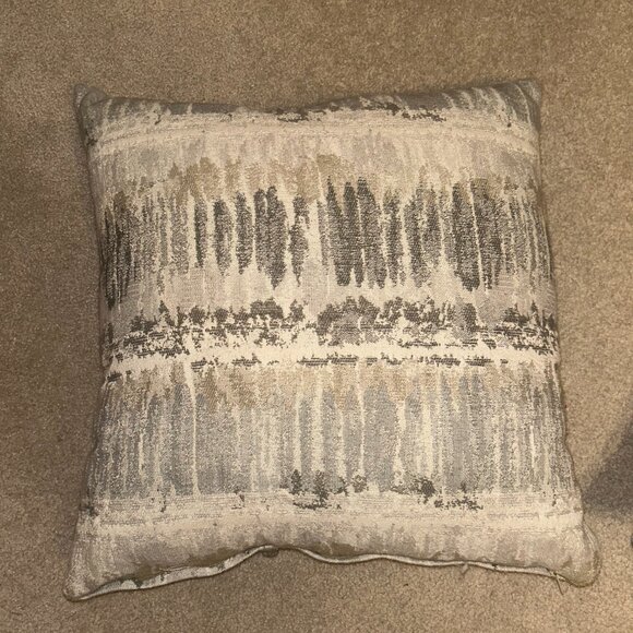 Decorative pillows - Picture 2 of 4
